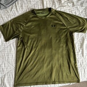 Under Armour heat gear short sleeve shirt